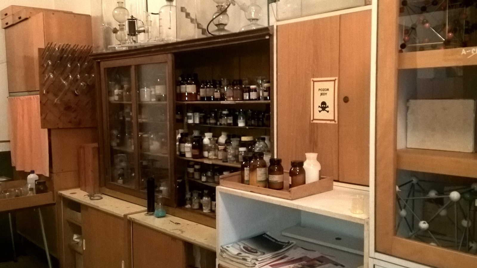 kabinet chemie dříve